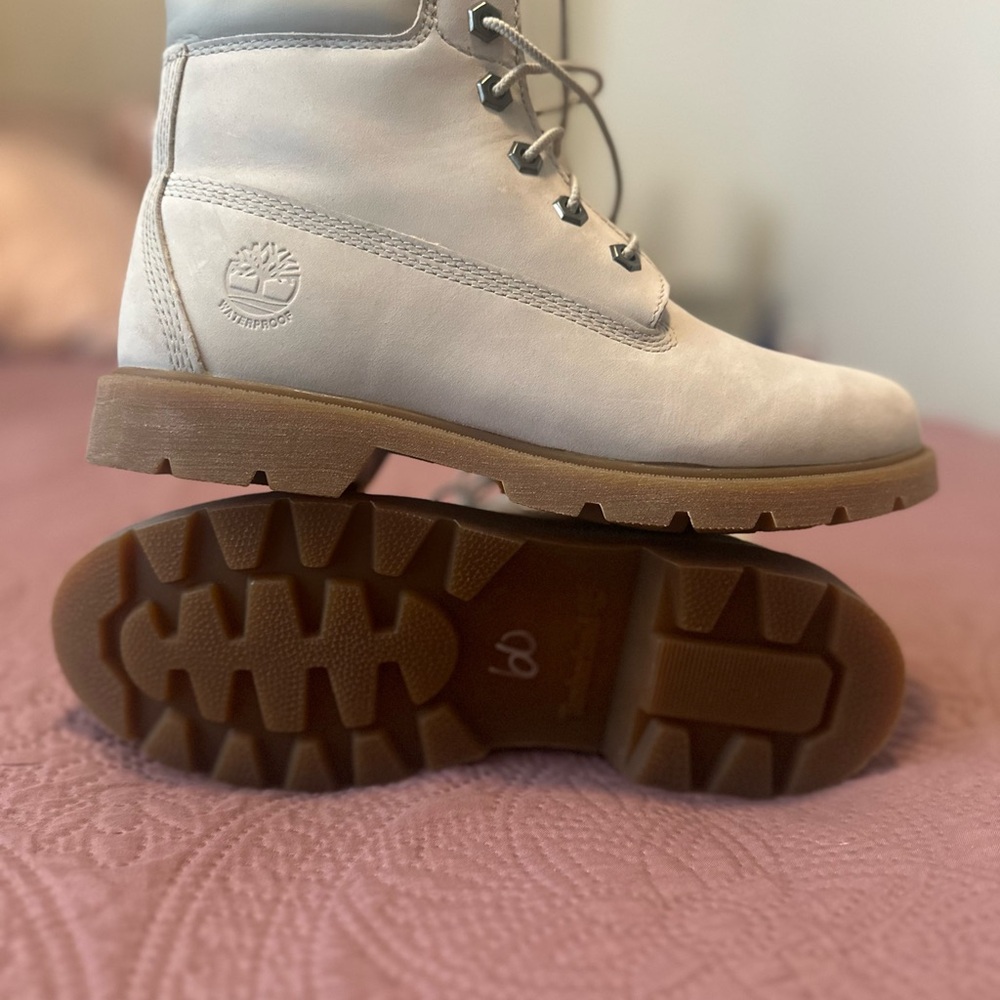 Timberland Light Gray Leather Boots with Brown Sole